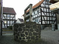 rahmengasse-brunnen-mini.jpg